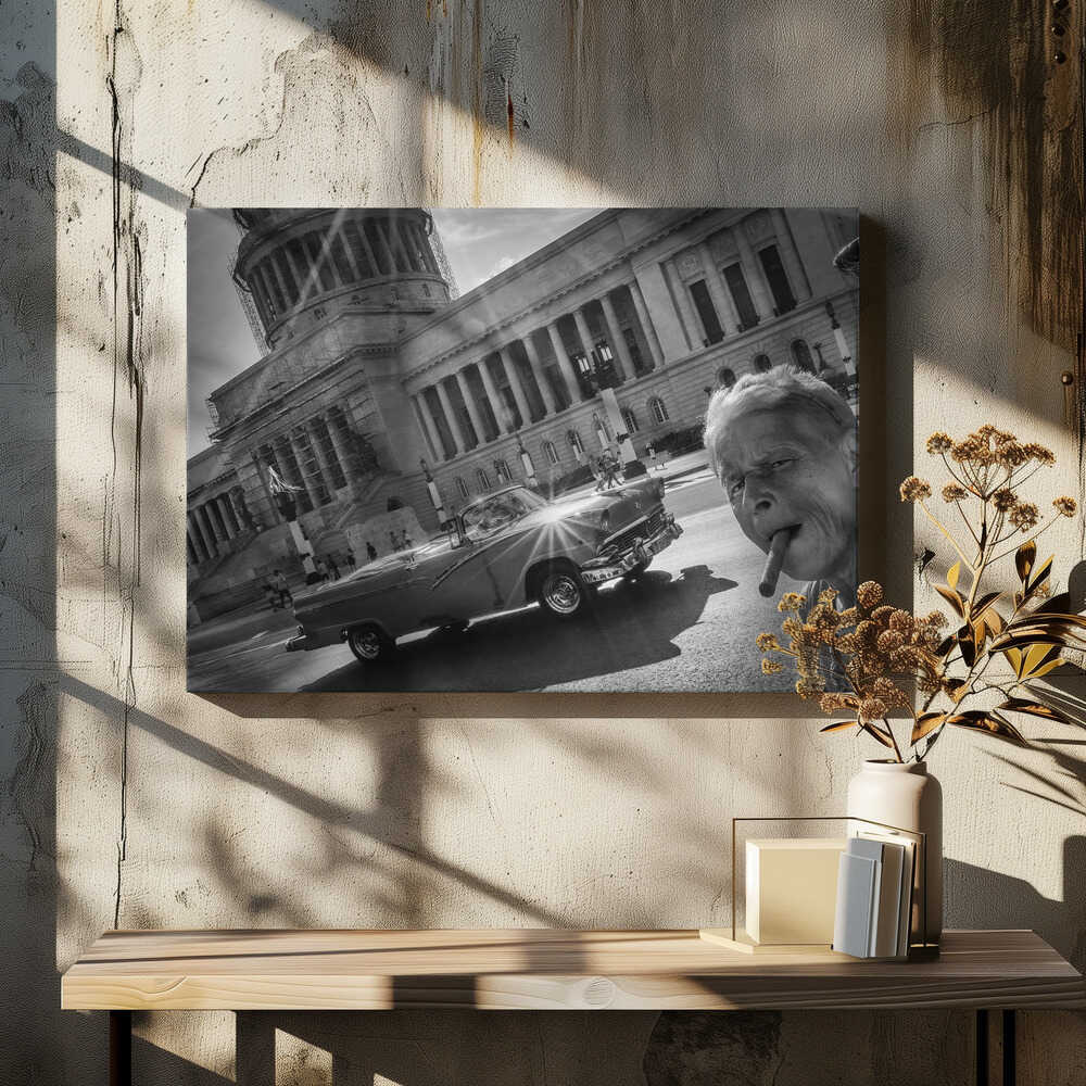 Smoking Capitolio, Havana