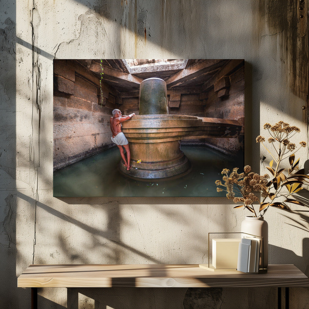 Priest of Badavi Linga Hampi