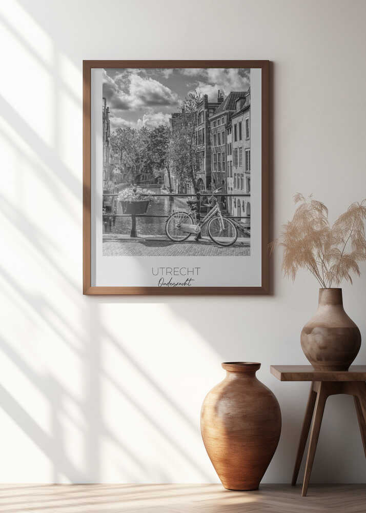 Oudegracht Canal Showcasing Historic Architecture