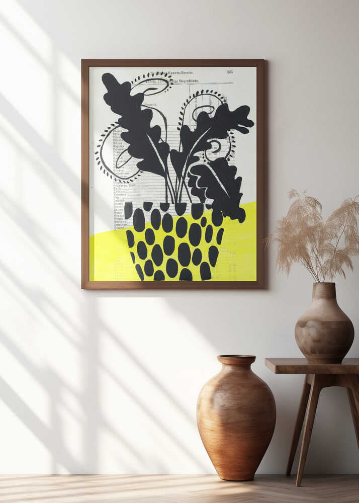 Minimalist leaves transparent vase