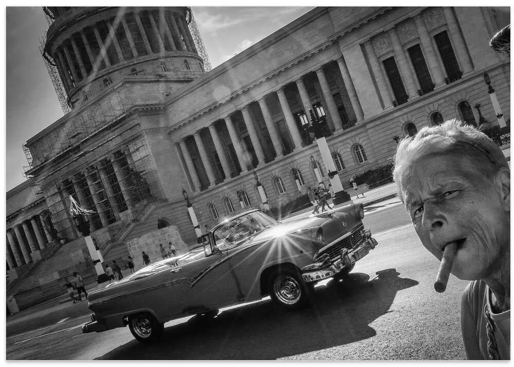 Smoking Capitolio, Havana