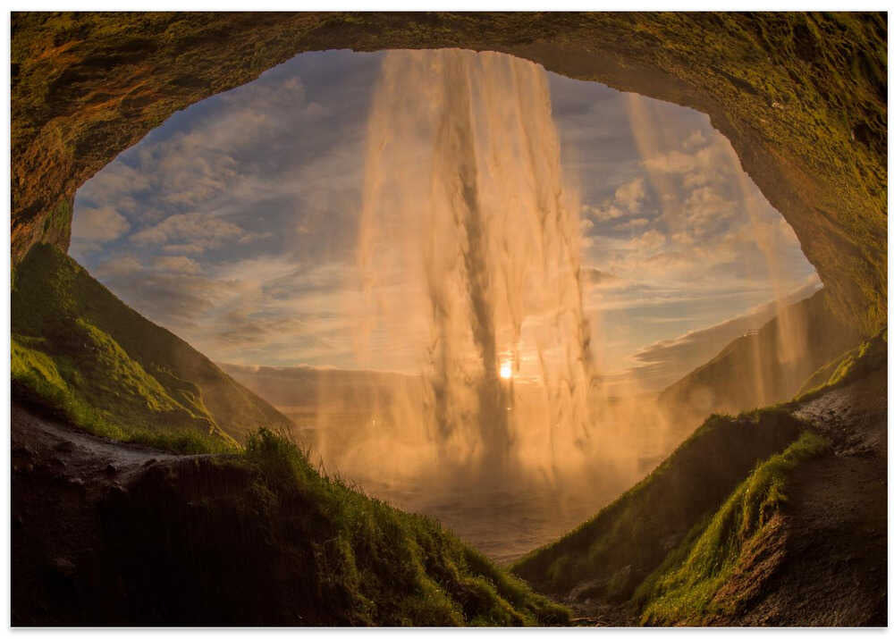 The waterfall Seljalandsfoss