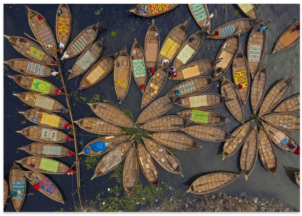 Boats shape like petals of a flower