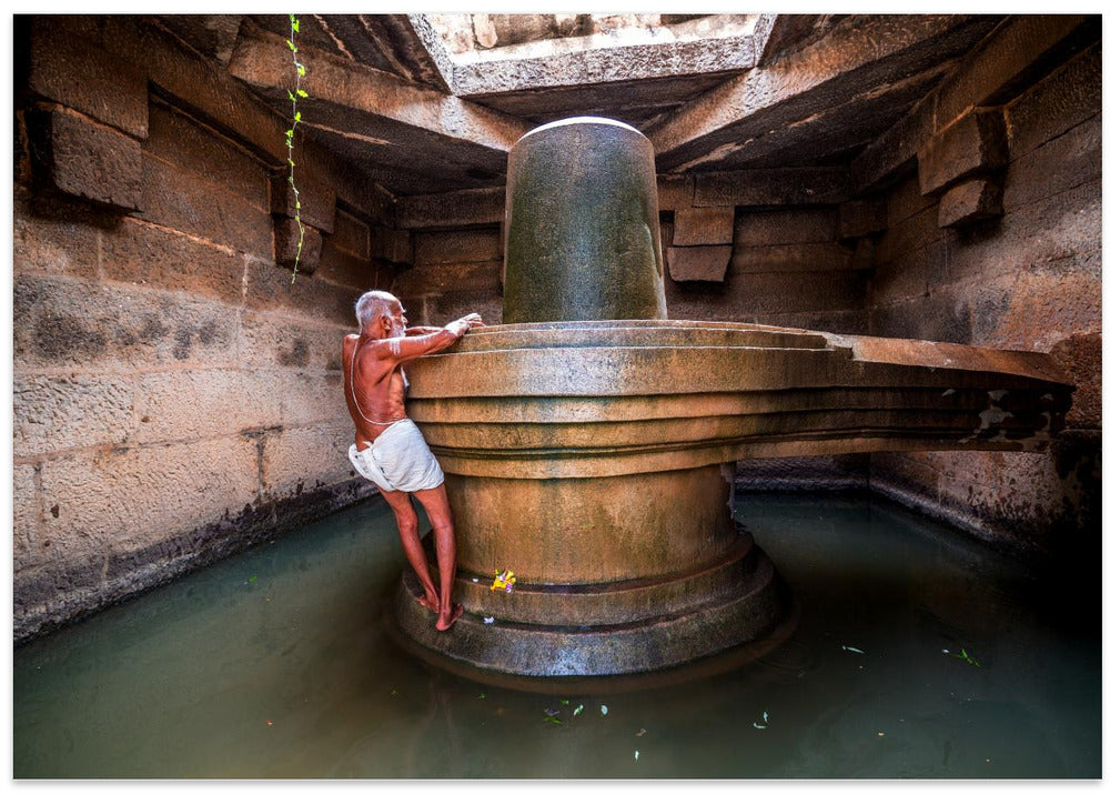 Priest of Badavi Linga Hampi