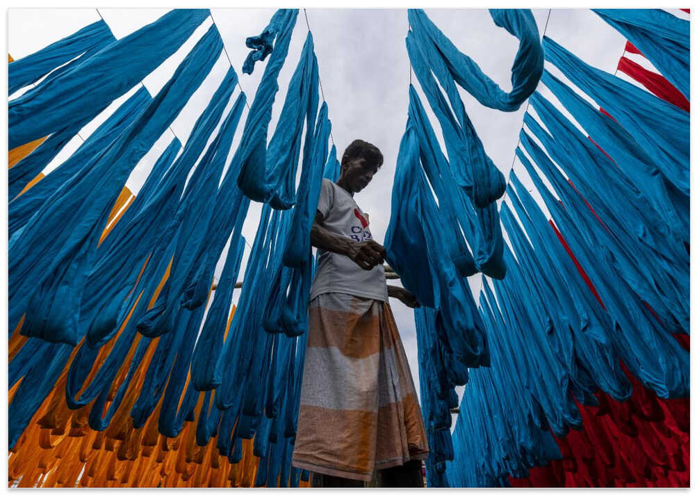 Daily labour of drying fabrics