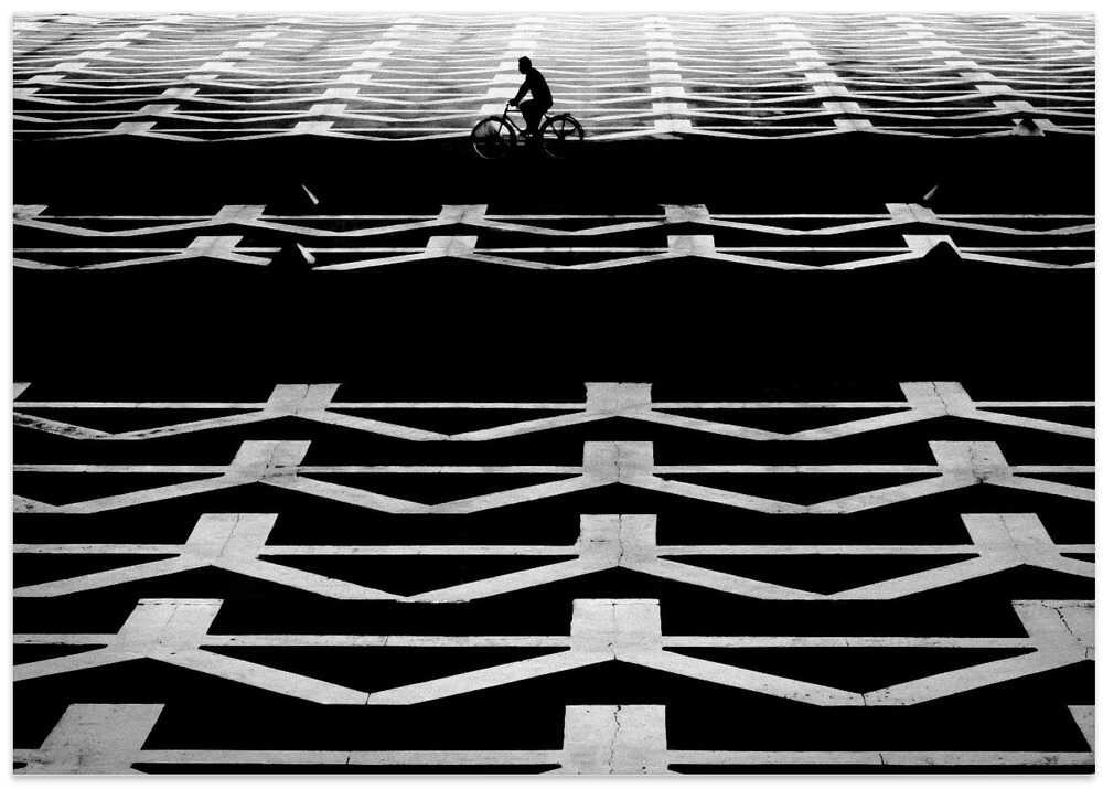 Passing Che. Plaza de la Revolution. Santa Clara. Cuba.