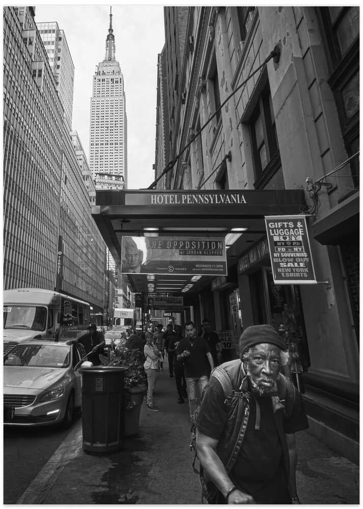 New York, a city of contrasts.