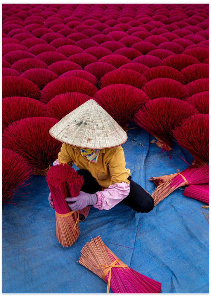 Preparing incense sticks