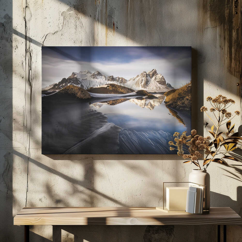 HOFN BEACH ... THE MIRROR