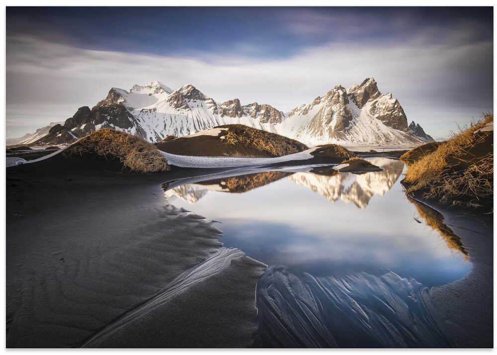 HOFN BEACH ... THE MIRROR