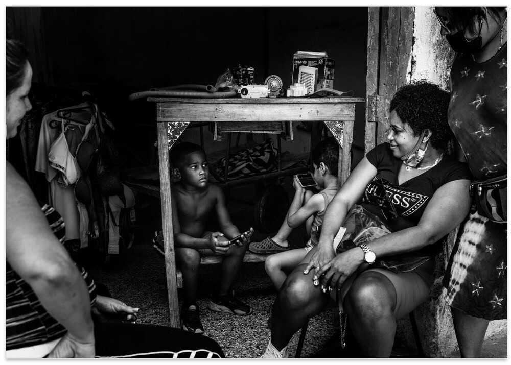 Clothes Sales with Family Chat!